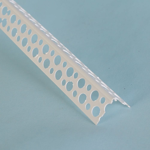 Угол пластиковый под штукатурку перфорированный белый 2,5м, 25х25мм: фотография 1